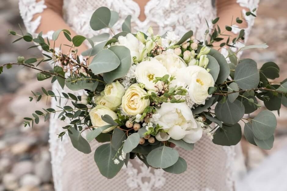 Sådan vælger du den perfekte brudebuket til dit bryllup – Traditioner, trends & tips i 2025